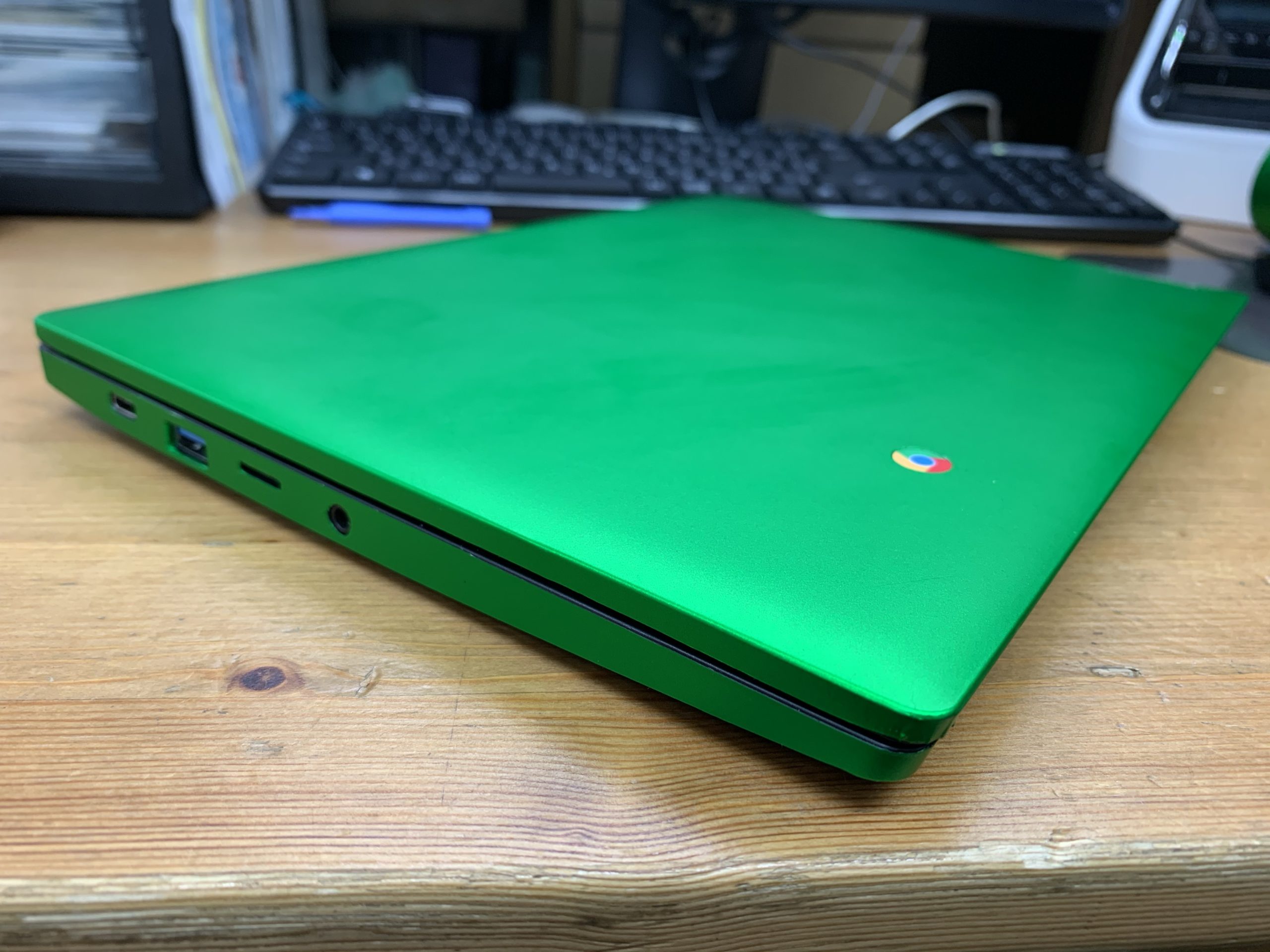 ラッピングフィルムでPCの色を変える